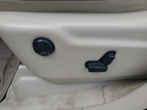 Used 2017 Jeep Grand Cherokee Overland image 25