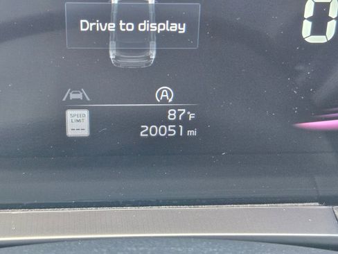 Used 2025 Kia Telluride S FWD image 27