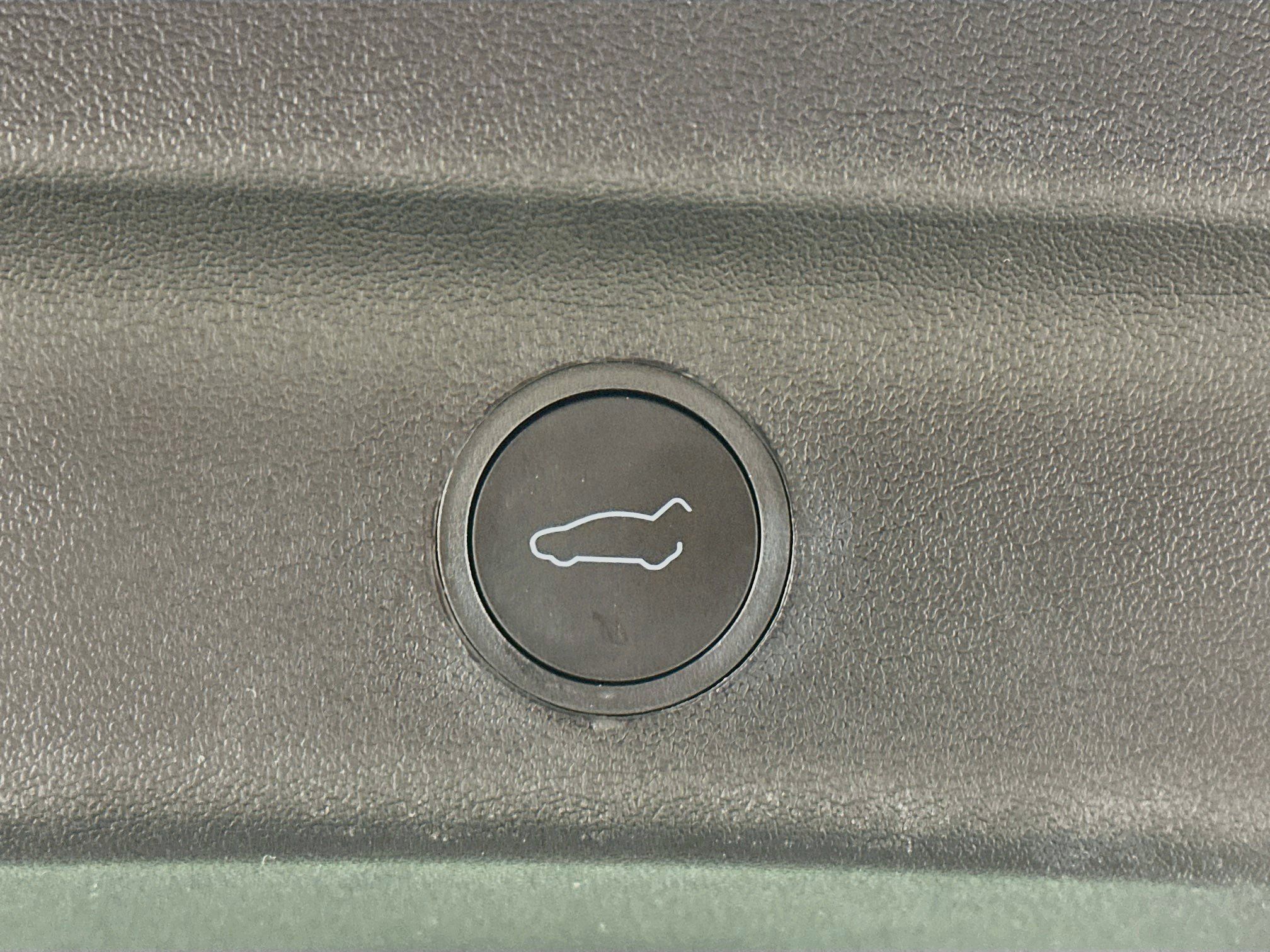 Used 2025 Tesla Model Y Long Range RWD image 31