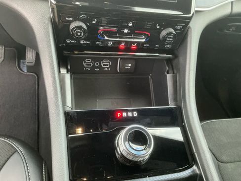 New 2025 Jeep Grand Cherokee Laredo AWD/4WD image 23