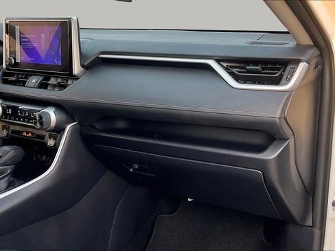 Used 2025 Toyota RAV4 XLE FWD image 18