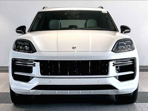 New 2026 Porsche Cayenne Turbo image 10