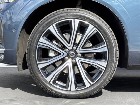 Certified 2023 Volvo XC60 B5 Ultimate w/ Climate Package image 25