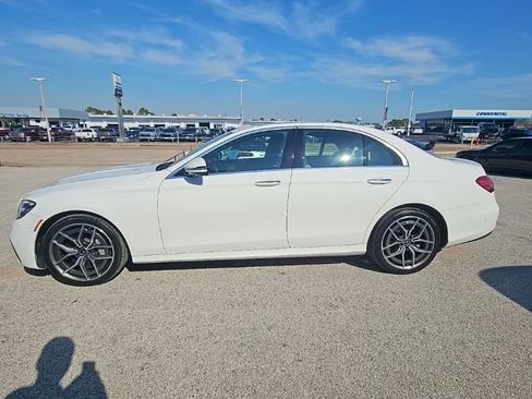 Used 2022 Mercedes-Benz E 350 4MATIC Sedan w/ AMG Line Exterior image 4