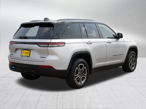 Used 2022 Jeep Grand Cherokee Trailhawk w/ Advanced Protech Group II AWD/4WD image 7