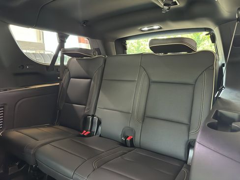 New 2025 Chevrolet Suburban Premier image 7
