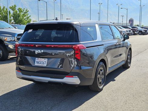 Used 2026 Kia Carnival FWD image 3