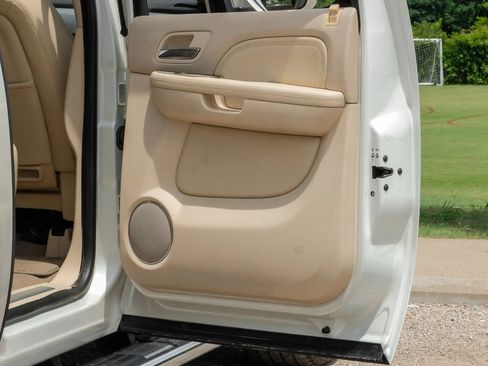 Used 2007 Cadillac Escalade EXT w/ Information Package AWD/4WD image 40