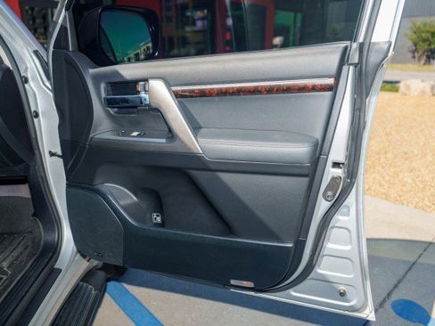 Used 2013 Toyota Land Cruiser image 26