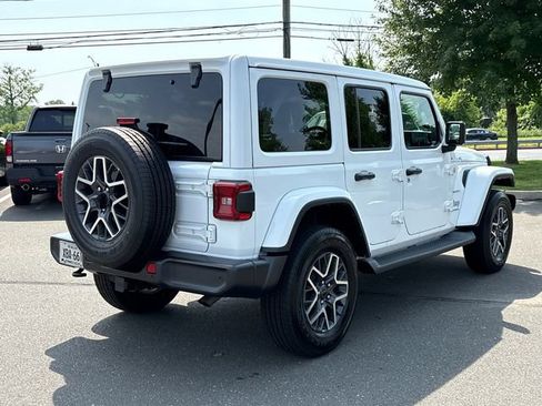 Used 2024 Jeep Wrangler Unlimited Sahara w/ Technology Group AWD/4WD image 4
