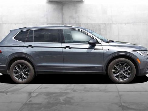 Certified 2024 Volkswagen Tiguan SE w/ Panoramic Sunroof Package FWD image 5