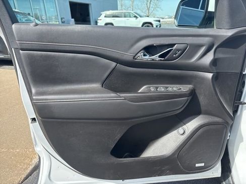 Used 2023 GMC Acadia SLT image 10