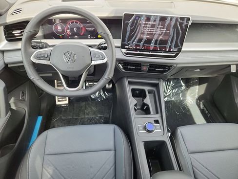 New 2026 Volkswagen Tiguan SE R-Line image 9