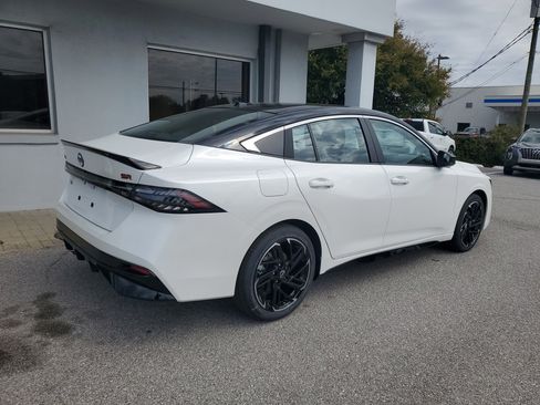 New 2026 Nissan Sentra SR w/ Floor Mat Package image 3