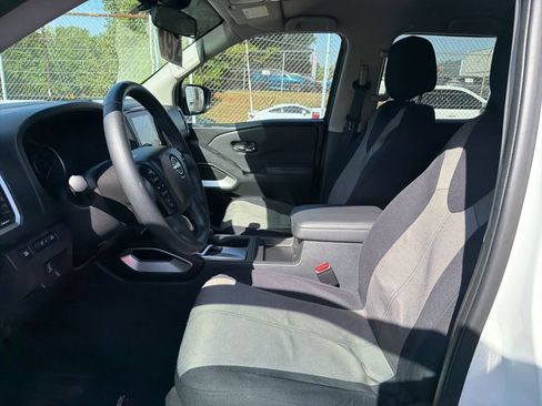 Used 2023 Nissan Frontier SV w/ SV Convenience Package RWD image 9