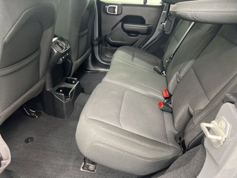 Used 2023 Jeep Wrangler Willys image 10