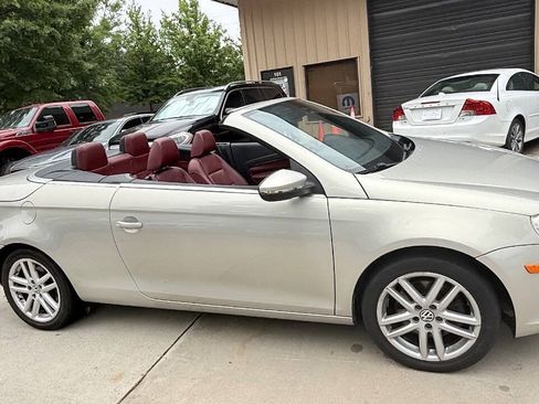 Used 2009 Volkswagen Eos Lux FWD image 13