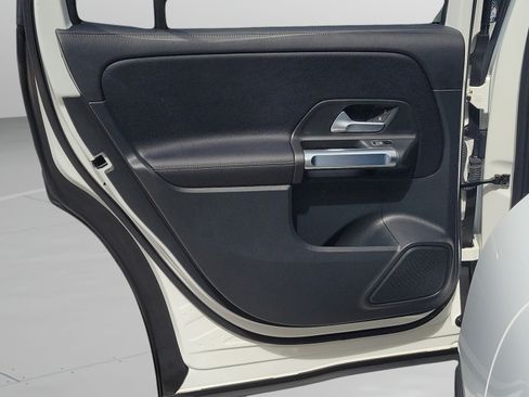 Certified 2022 Mercedes-Benz GLB 250 image 7