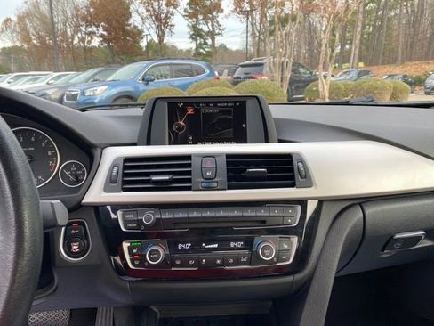 Used 2017 BMW 320i xDrive Sedan image 11