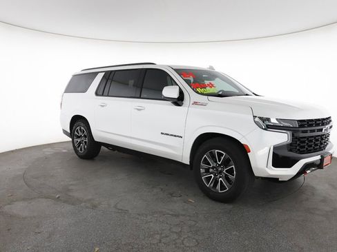 Certified 2024 Chevrolet Suburban Z71 w/ Z71 Off-Road Package AWD/4WD image 2