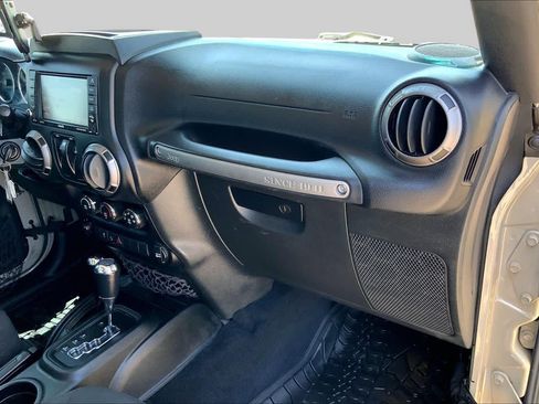 Used 2018 Jeep Wrangler Sport AWD/4WD image 16