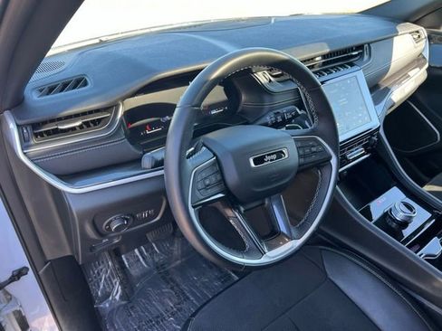 Used 2022 Jeep Grand Cherokee Altitude AWD/4WD image 14