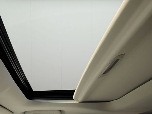 Used 2022 Toyota Highlander XLE image 9