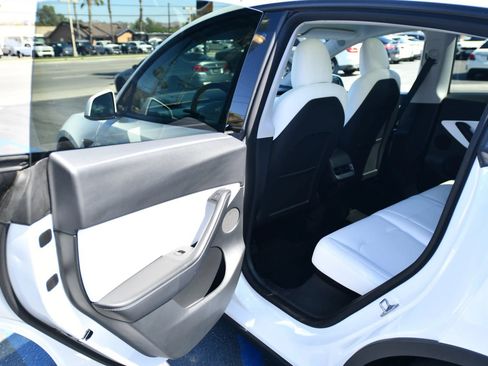 Used 2022 Tesla Model Y Performance AWD/4WD image 22