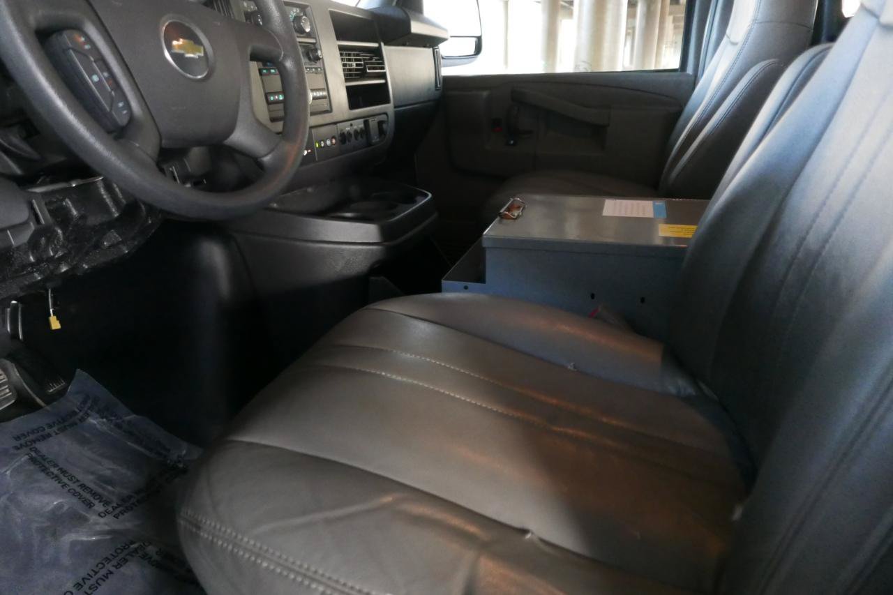 Used 2018 Chevrolet Express 2500 w/ Driver Convenience Package RWD image 9