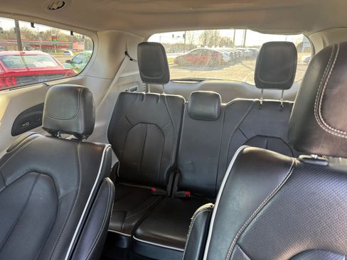 Used 2022 Chrysler Pacifica Limited image 12