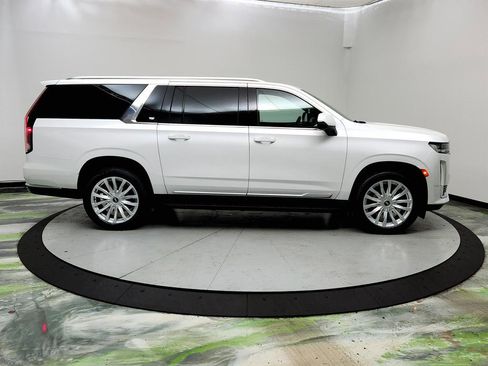 Used 2022 Cadillac Escalade ESV Luxury image 4