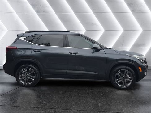Used 2023 Kia Seltos S w/ Navigation Package image 6