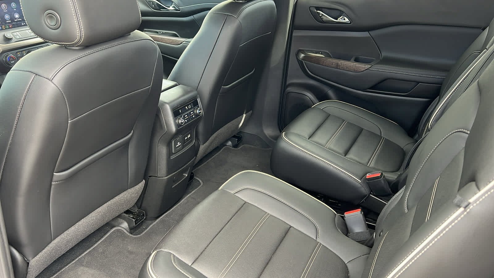 Used 2022 GMC Acadia Denali w/ Denali Ultimate Package AWD/4WD image 24