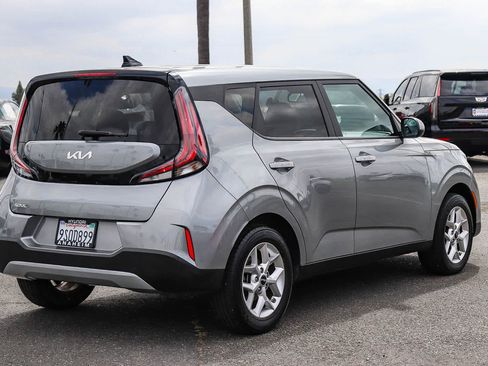 Used 2023 Kia Soul LX w/ Option Group 015 FWD image 7