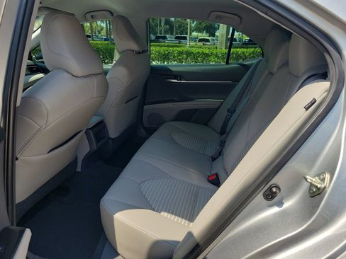 Used 2020 Toyota Camry SE FWD image 11
