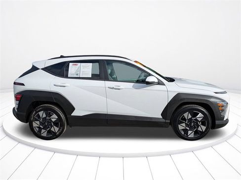Used 2024 Hyundai Kona SEL image 3