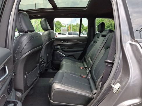 Used 2023 Jeep Grand Cherokee Overland AWD/4WD image 11