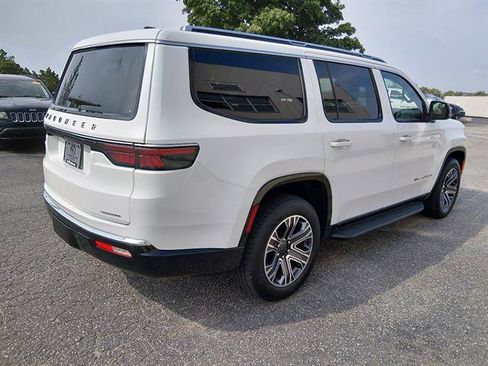 Certified 2024 Jeep Wagoneer Series II w/ Flexible Seating Group RWD image 3