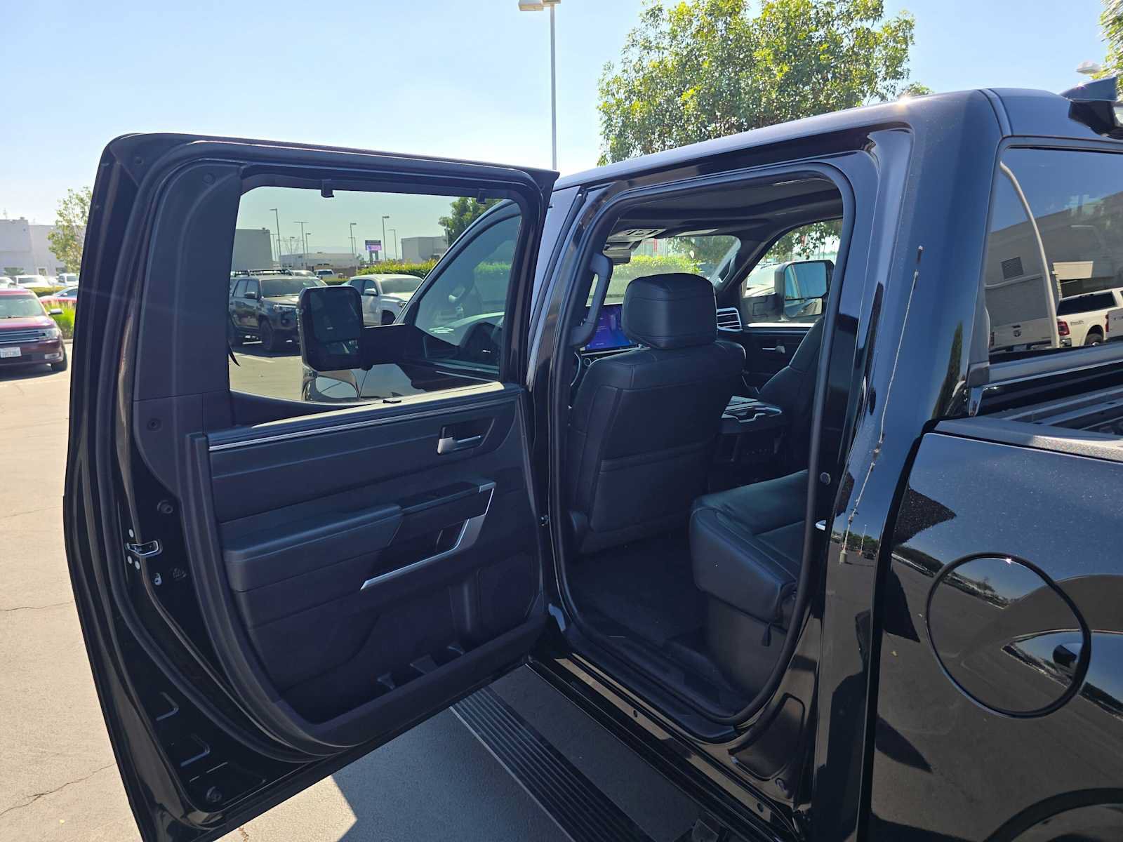 Used 2023 Toyota Tundra Platinum w/ Advanced Package AWD/4WD image 15