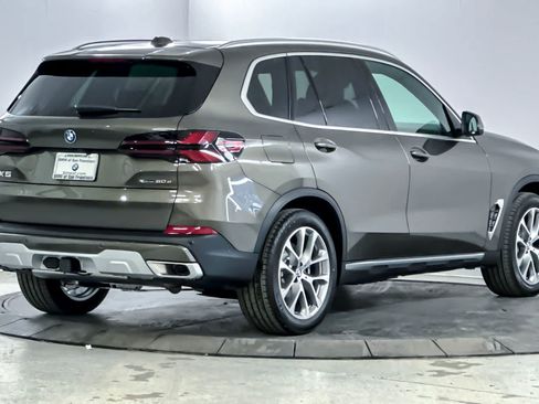 Used 2026 BMW X5 xDrive50e w/ Premium Package AWD/4WD image 2