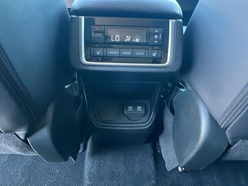 Used 2019 Subaru Ascent Limited AWD/4WD image 25
