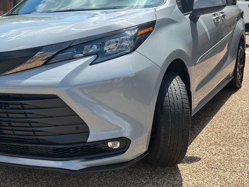 Used 2024 Toyota Sienna XLE Woodland Edition image 3