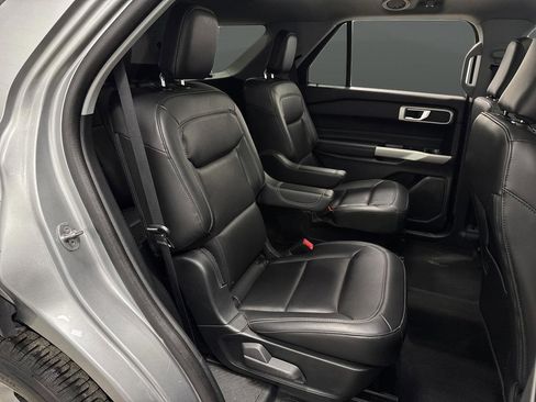 Used 2023 Ford Explorer XLT image 31