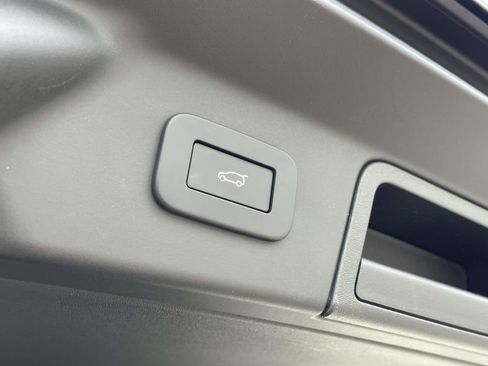 New 2026 Land Rover Range Rover Velar Dynamic SE AWD/4WD image 19