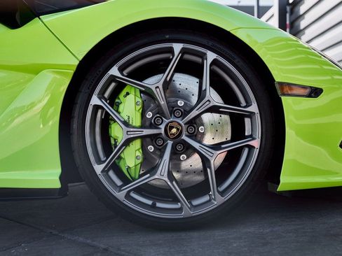 Used 2025 Lamborghini Revuelto image 31