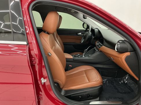 Used 2019 Alfa Romeo Giulia RWD image 15