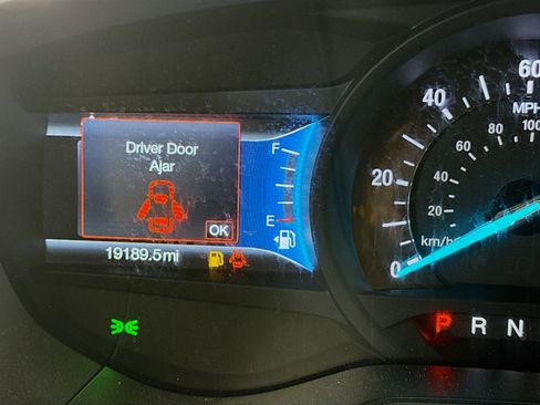 Used 2020 Ford Fusion SE FWD image 16