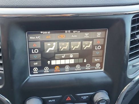 Used 2021 Jeep Grand Cherokee Laredo AWD/4WD image 28