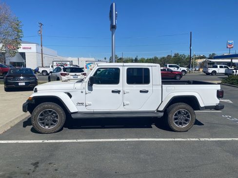 Used 2022 Jeep Gladiator Overland w/ Popular Equipment Package image 2