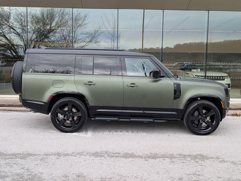 New 2026 Land Rover Defender 130 X-Dynamic SE image 7